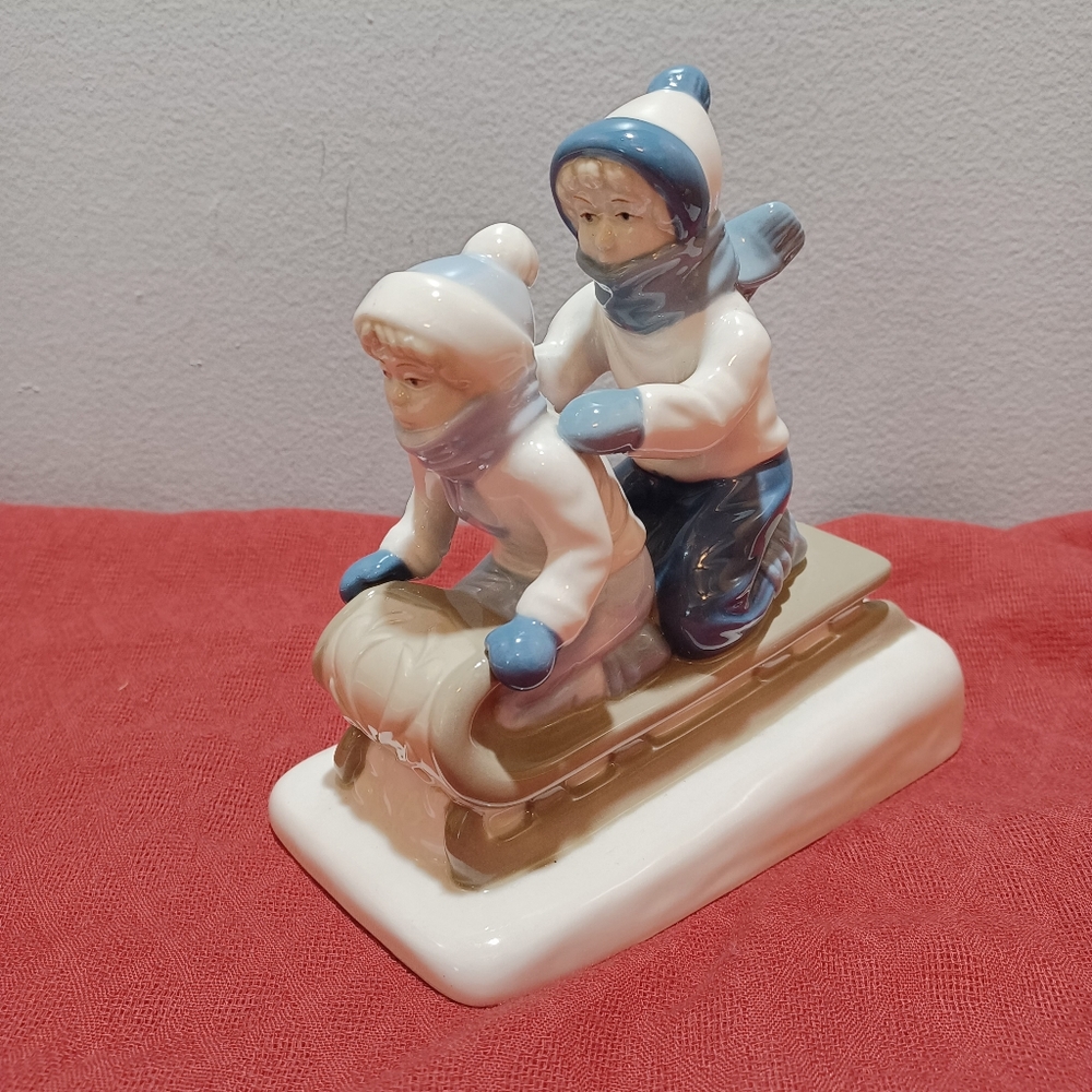 Paul Sebastián figurine